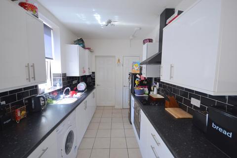 3 bedroom terraced house to rent, Whitworth Road, Northampton NN1