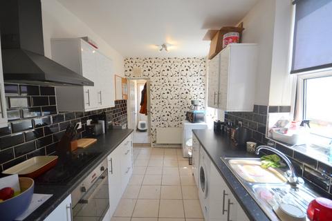 3 bedroom terraced house to rent, Whitworth Road, Northampton NN1