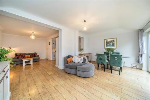 3 bedroom semi-detached house for sale, Le May Avenue, London SE12