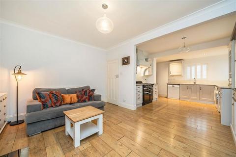 3 bedroom semi-detached house for sale, Le May Avenue, London SE12