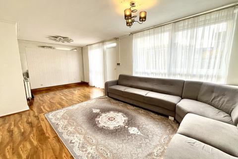 3 bedroom end of terrace house to rent, Kincardine Road, Manchester, M13 9SY