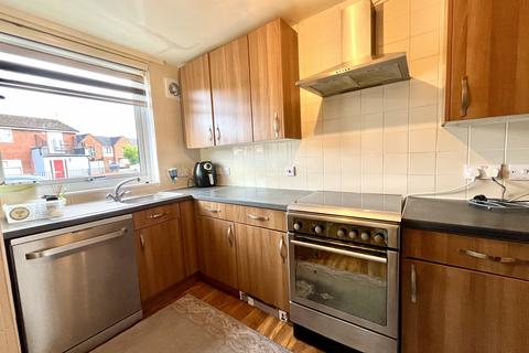 3 bedroom end of terrace house to rent, Kincardine Road, Manchester, M13 9SY