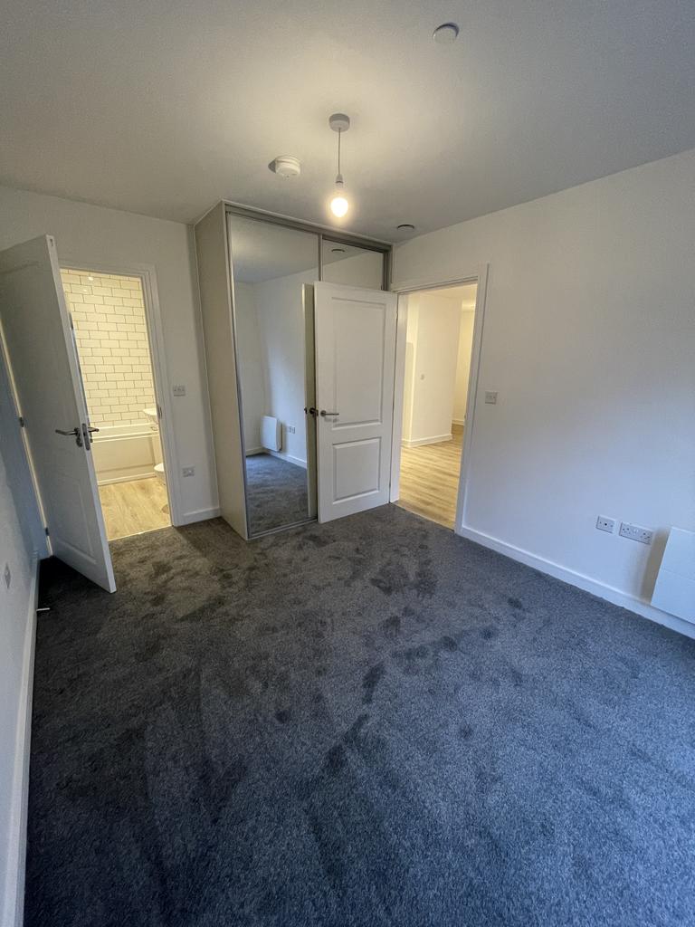 Main double access ensuite