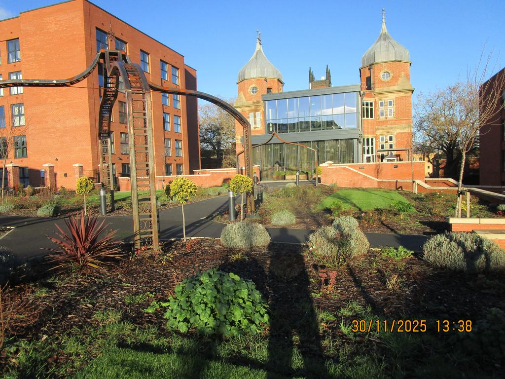 Restuarant &amp; Gardens