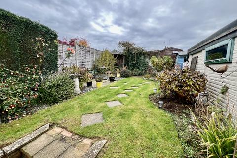 2 bedroom bungalow for sale, Priory Close, Daventry, NN11 4EH