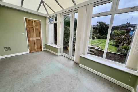 2 bedroom bungalow for sale, Priory Close, Daventry, NN11 4EH