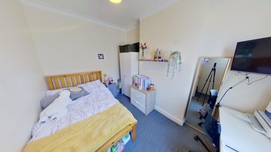Bright, neatly presented bedroom with a double ...