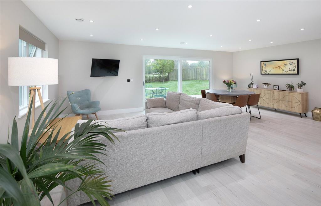 Sitting/Dining Room