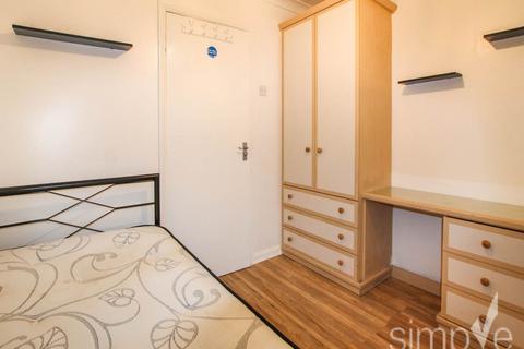 1 bedroom in a house share to rent, Halsway, Hayes, Middlesex