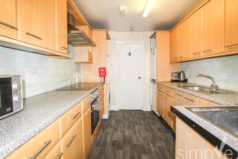 1 bedroom in a house share to rent, Halsway, Hayes, Middlesex