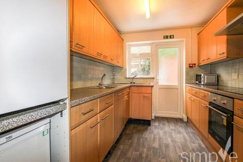 1 bedroom in a house share to rent, Halsway, Hayes, Middlesex