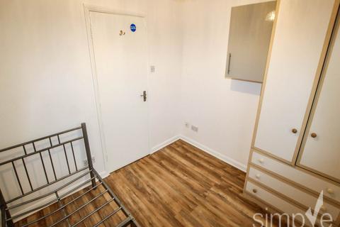 1 bedroom in a house share to rent, Halsway, Hayes, Middlesex