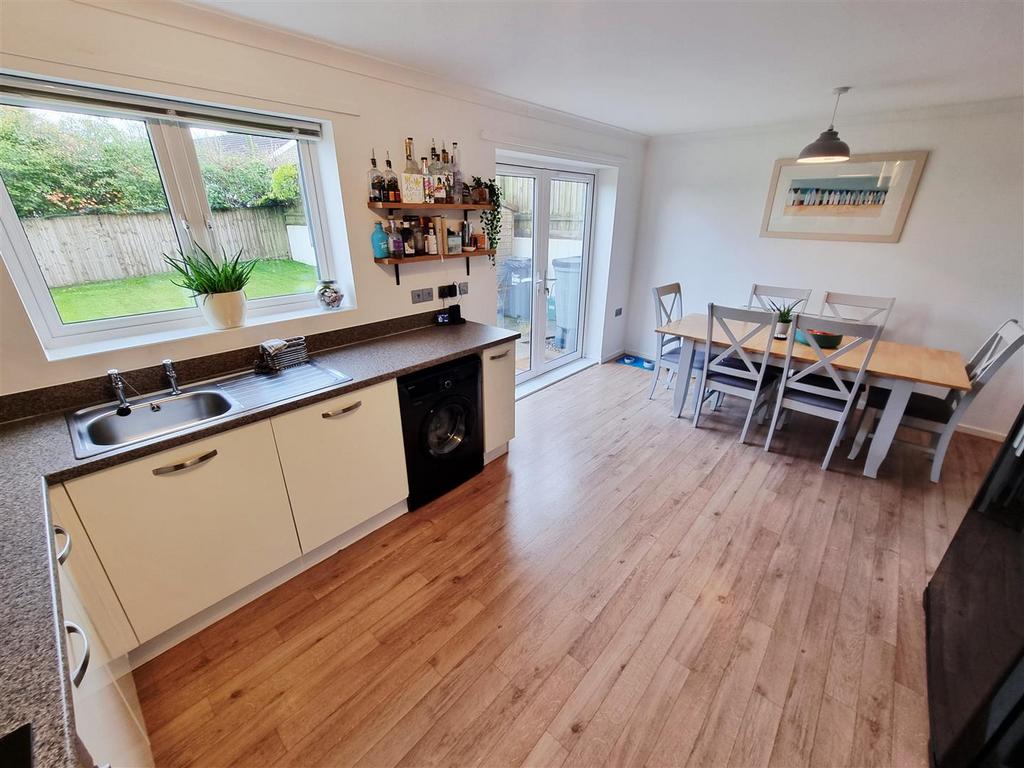 Kitchen & Dining 1.jpg