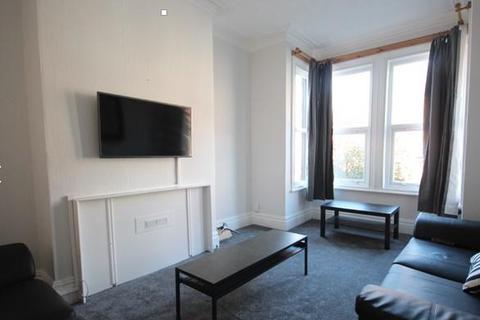 6 bedroom house to rent, Manor Drive, Leeds LS6