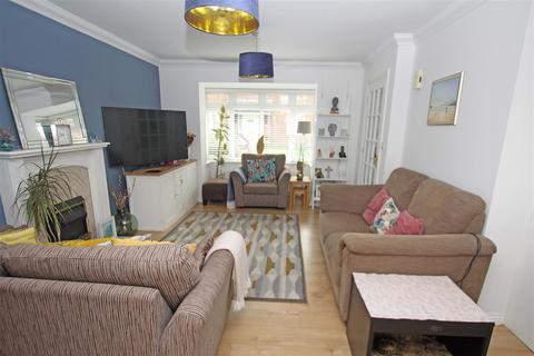 3 bedroom detached house for sale, Chesilbourne Grove, Throop, Bournemouth