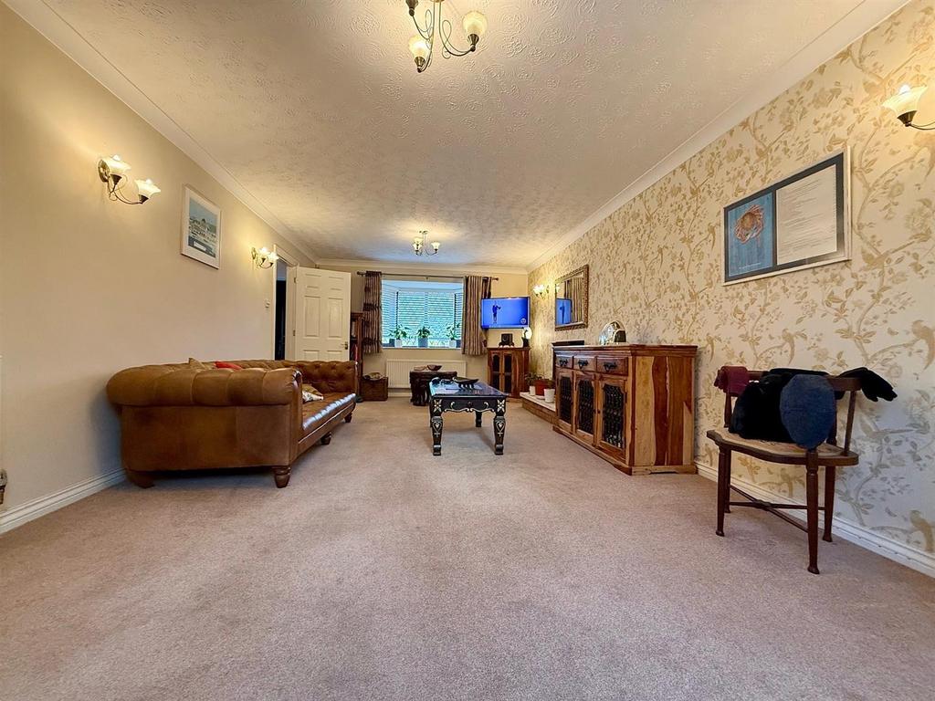 Lounge/Dining Room