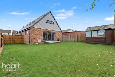 3 bedroom detached house for sale, Barton Hill Drive, Minster
