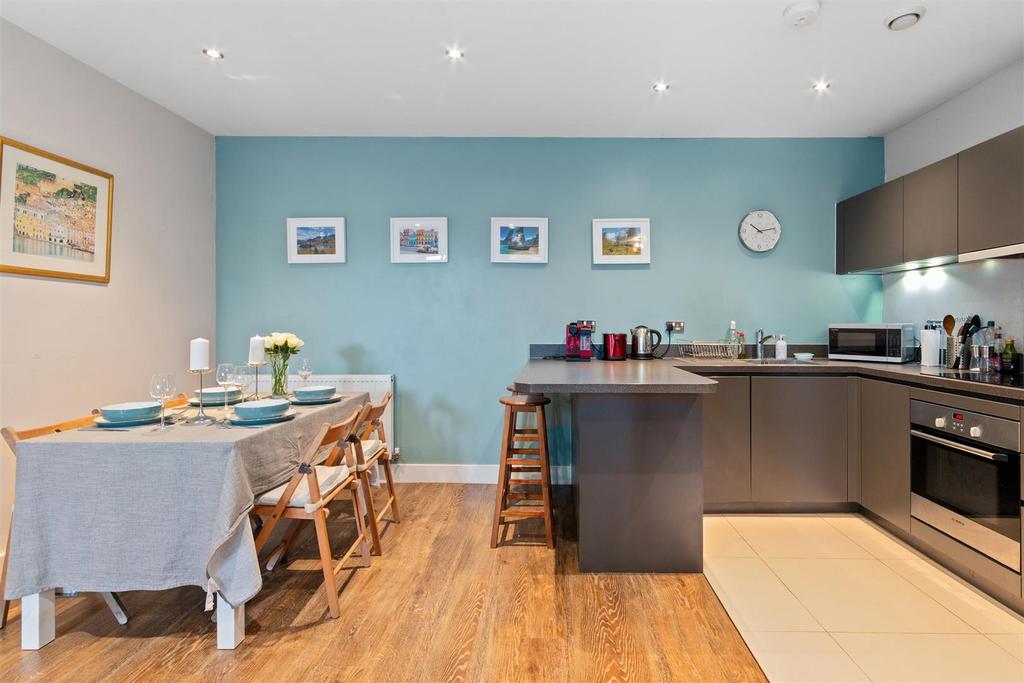 Kitchen & Dining