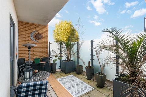 2 bedroom flat for sale, Coombe Lane, Raynes Park SW20