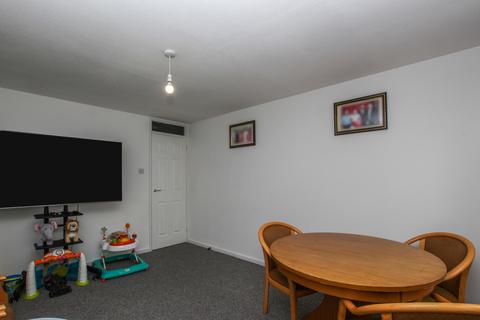 2 bedroom maisonette to rent, Pennington, Peterborough PE2
