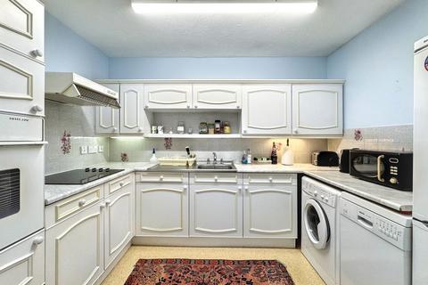 1 bedroom retirement property for sale, Furzehill Road, Fairbanks Lodge Furzehill Road, WD6