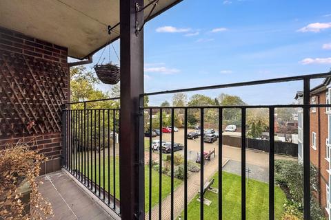 1 bedroom retirement property for sale, Furzehill Road, Fairbanks Lodge Furzehill Road, WD6
