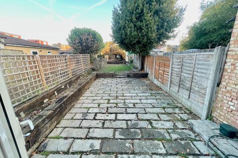 undefined, Albion Road, Hounslow TW3