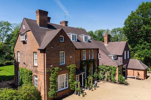 7 bedroom detached house to rent, Mount Park Road, Harrow HA1