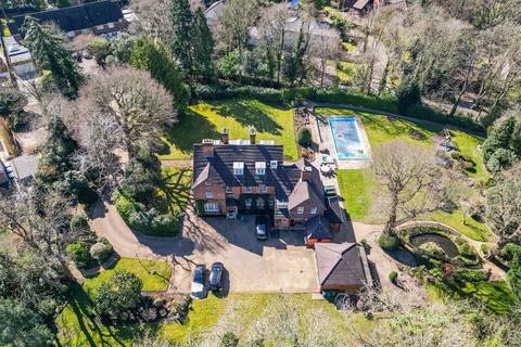 7 bedroom detached house to rent, Mount Park Road, Harrow HA1