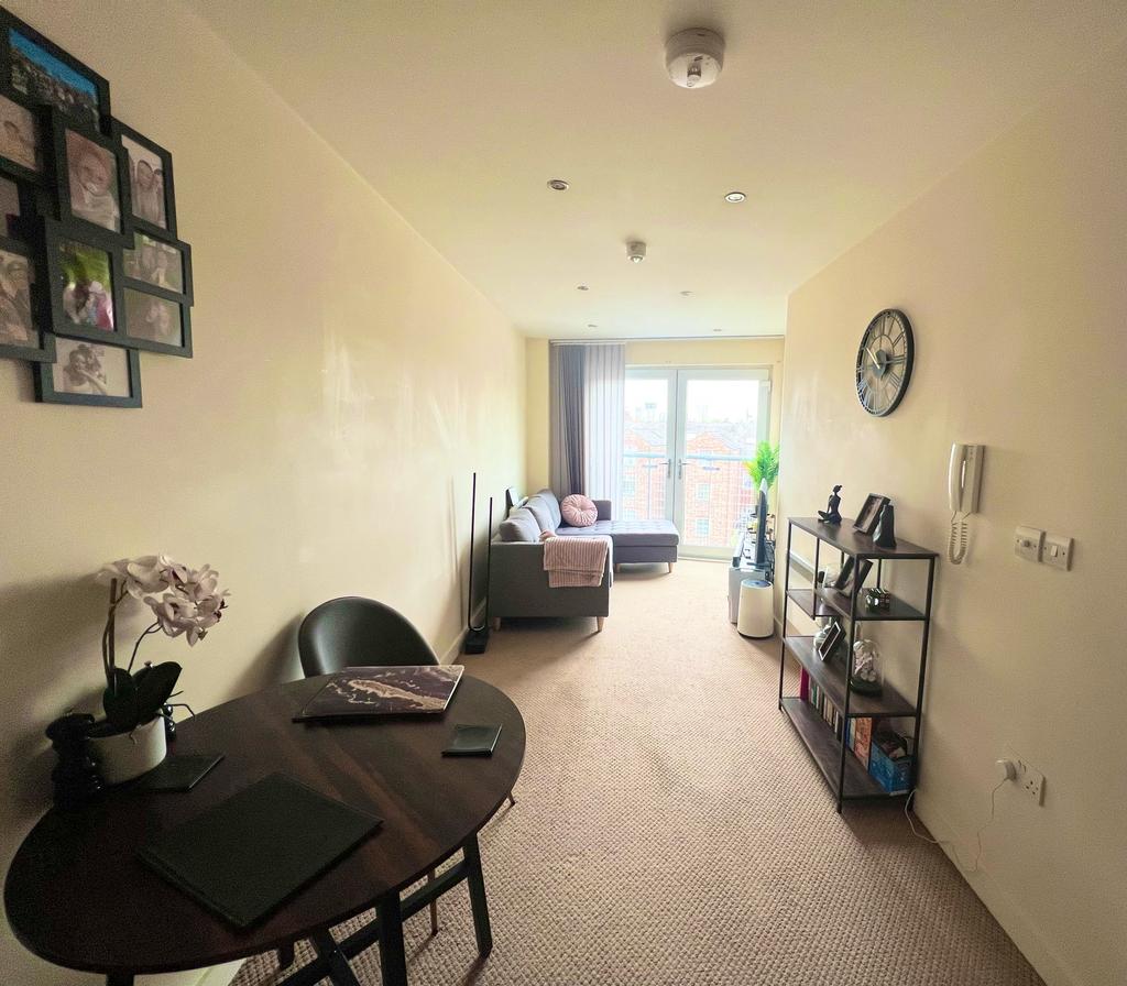 1 bedroom UNFURNISHED Flat for rent