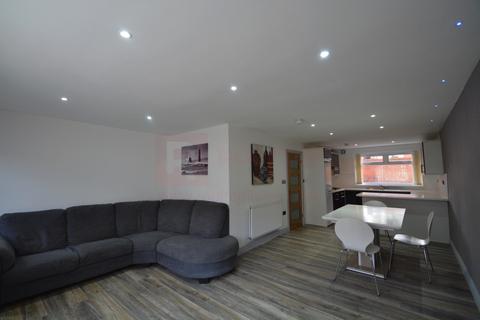 3 bedroom house to rent, Woodsley Road, Leeds LS6