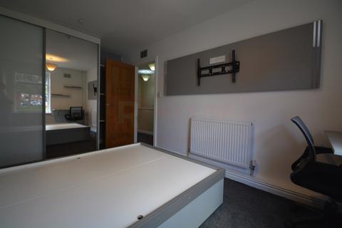 3 bedroom house to rent, Woodsley Road, Leeds LS6