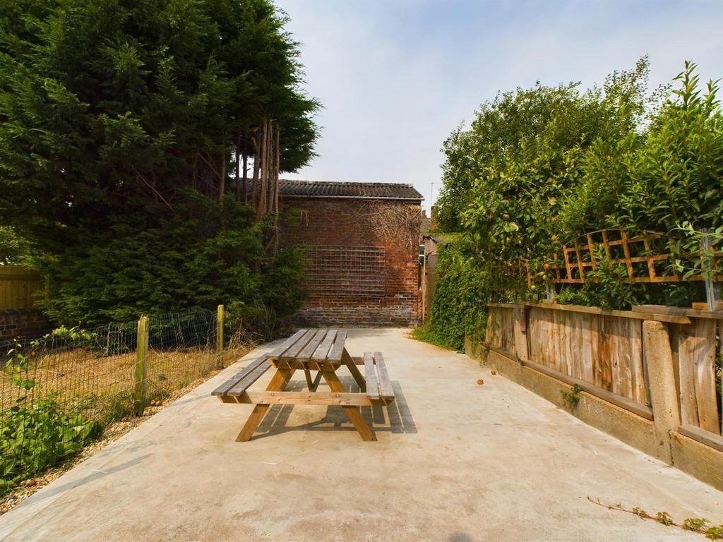 A spacious garden area perfect for relaxation a...