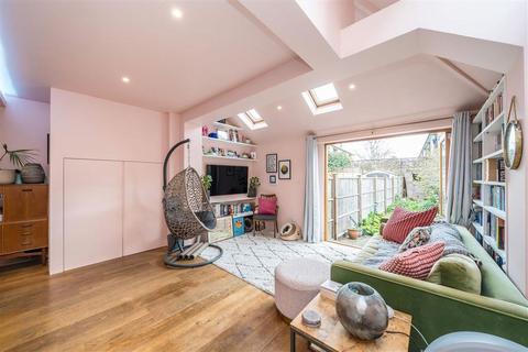 3 bedroom flat for sale, Harbord Street, London SW6