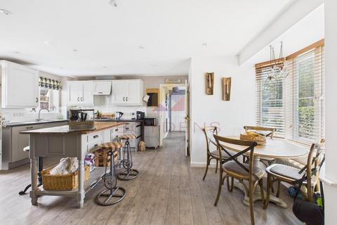 3 bedroom semi-detached house for sale, Abbey Field View, Colchester CO2