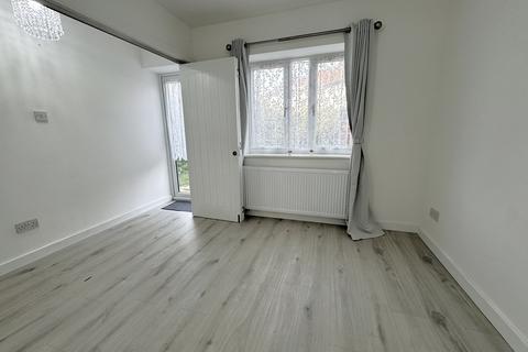undefined, Alfreds Gardens, Barking, IG11