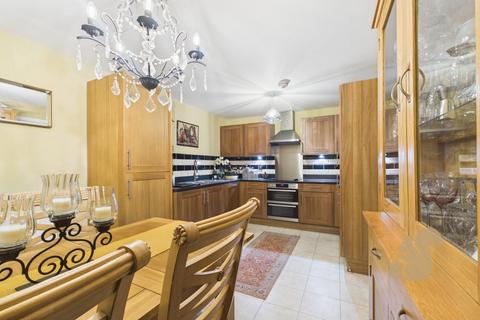 3 bedroom end of terrace house for sale, Garrison Parade, Colchester