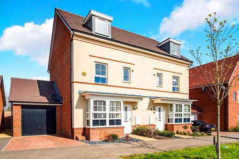 4 bedroom semi-detached house to rent - Admiral Avenue, Hertfordshire HP2