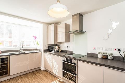 4 bedroom semi-detached house to rent, Admiral Avenue, Hertfordshire HP2