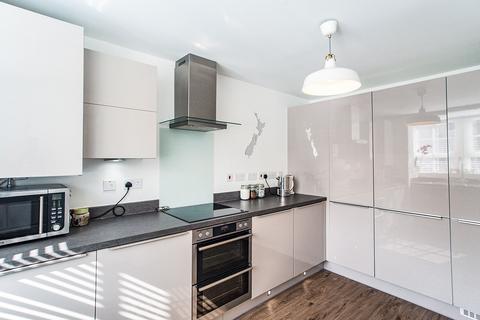 4 bedroom semi-detached house to rent, Admiral Avenue, Hertfordshire HP2