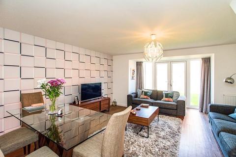 4 bedroom semi-detached house to rent, Admiral Avenue, Hertfordshire HP2