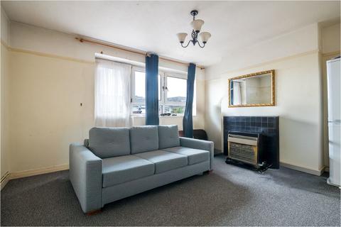 Flat , The Crest, Knights Hill, London