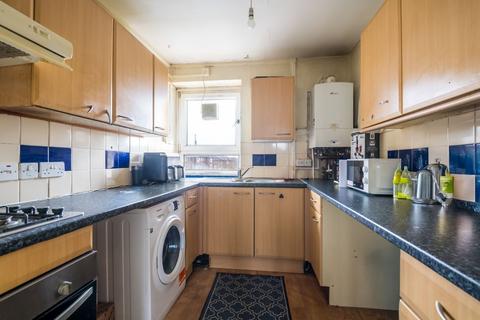 undefined, Flat , The Crest, Knights Hill, London