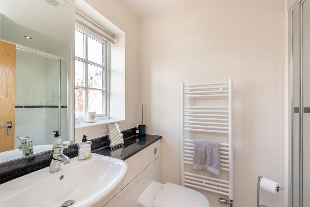 Bedroom 2 en suite