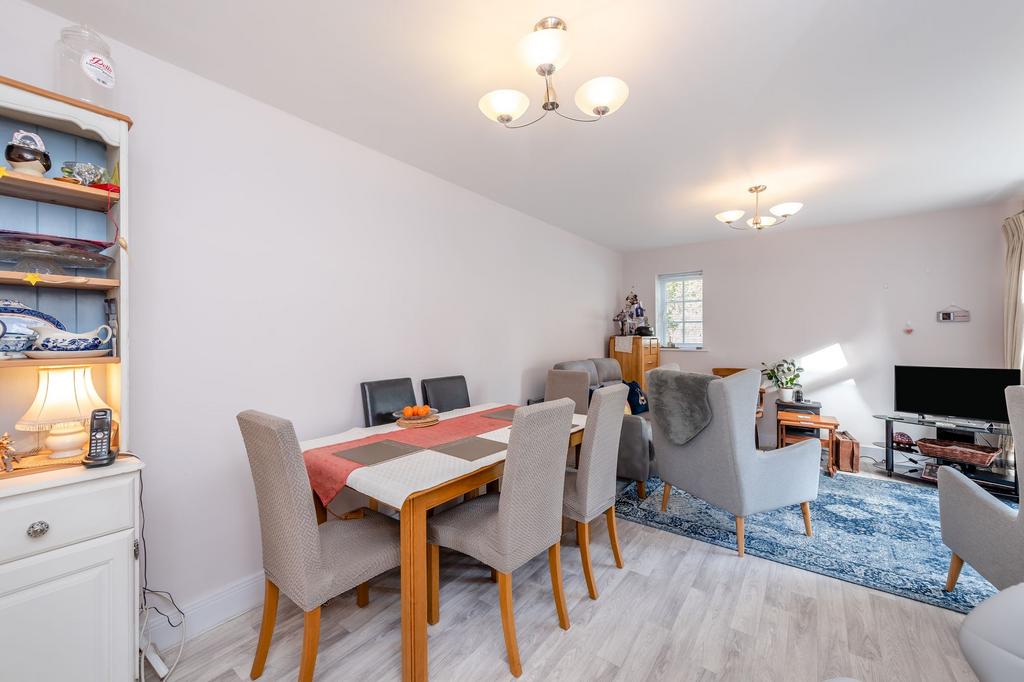 Sitting/dining room