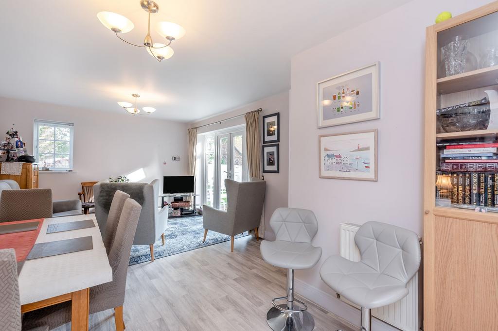 Sitting/dining room