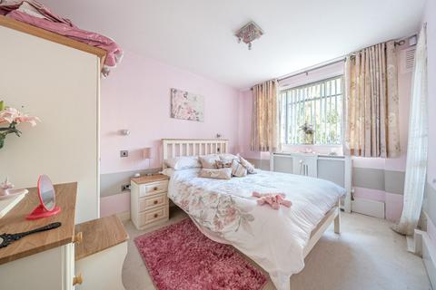 2 bedroom flat for sale, Champion Hill, London, SE5