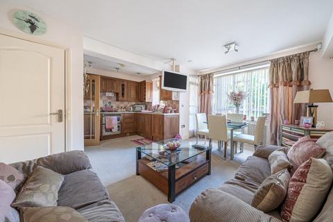 2 bedroom flat for sale, Champion Hill, London, SE5
