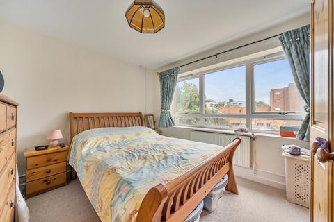 2 bedroom flat for sale, Chiswell Street, London, SE5