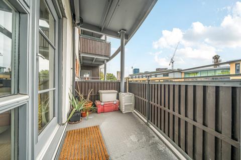 2 bedroom flat for sale, Chiswell Street, London, SE5